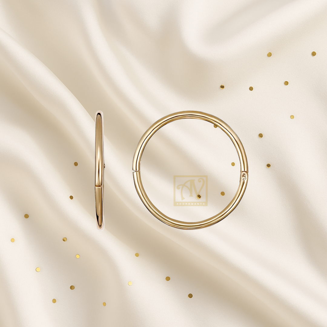 Tiny Tails Sleeper Earring 9kt Yellow Gold